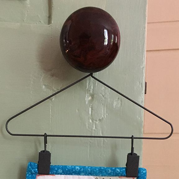 Mini-Quilt Hanger - Jacquelynne Steves