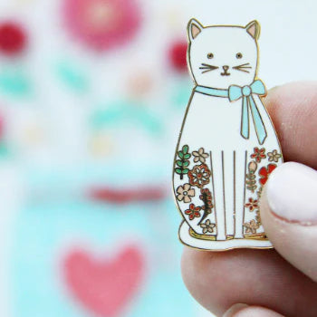 White Floral Cat Magnetic Needle Minder - Jacquelynne Steves