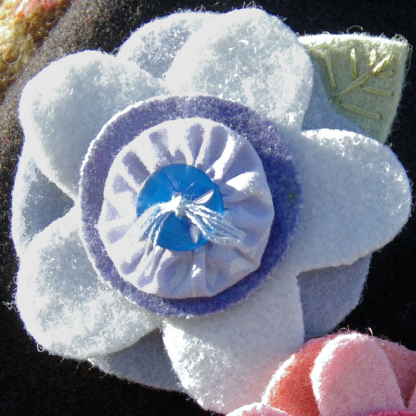 Wool Flower Pin Pattern - Jacquelynne Steves