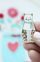 White Floral Cat Magnetic Needle Minder - Jacquelynne Steves