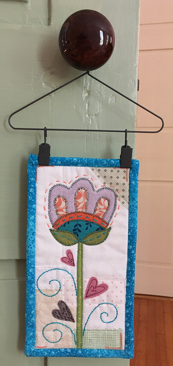 Mini-Quilt Hanger - Jacquelynne Steves
